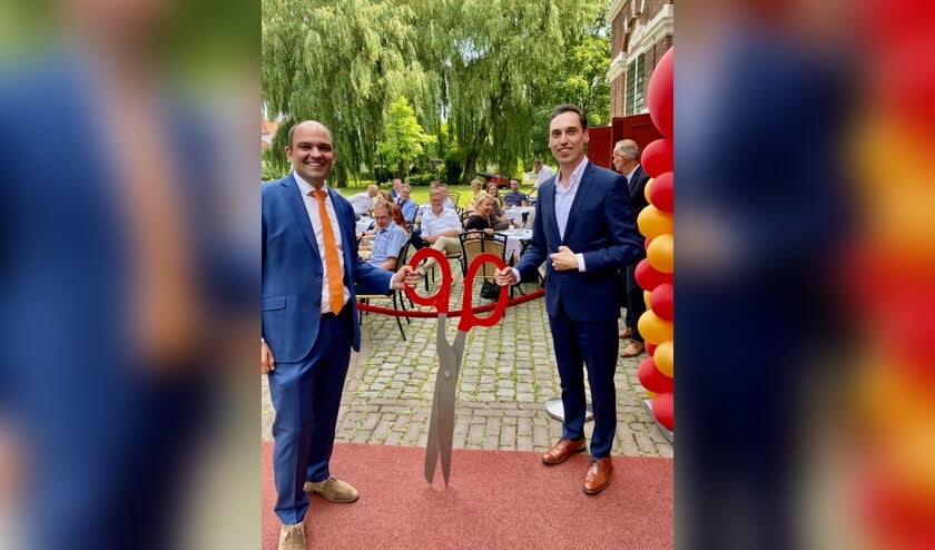 <p>Links Danny Dingemans en rechts gedeputeerde Stijn Smeulders.</p>