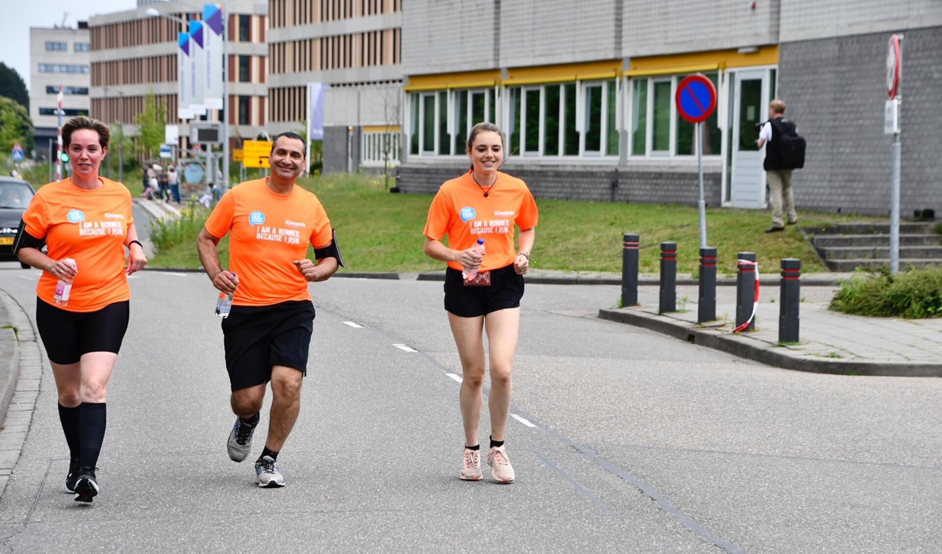 150 deelnemers lopen de run van vijf kilometer. 