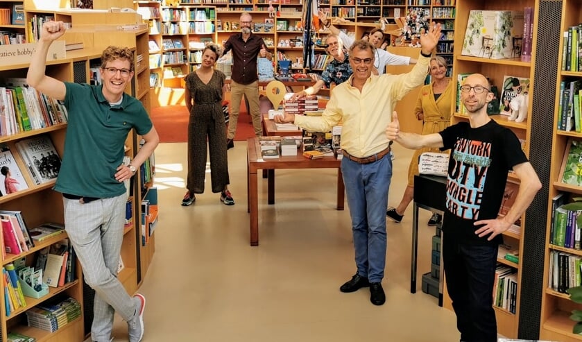 <p>Het team van De Drvkkery met de award</p>