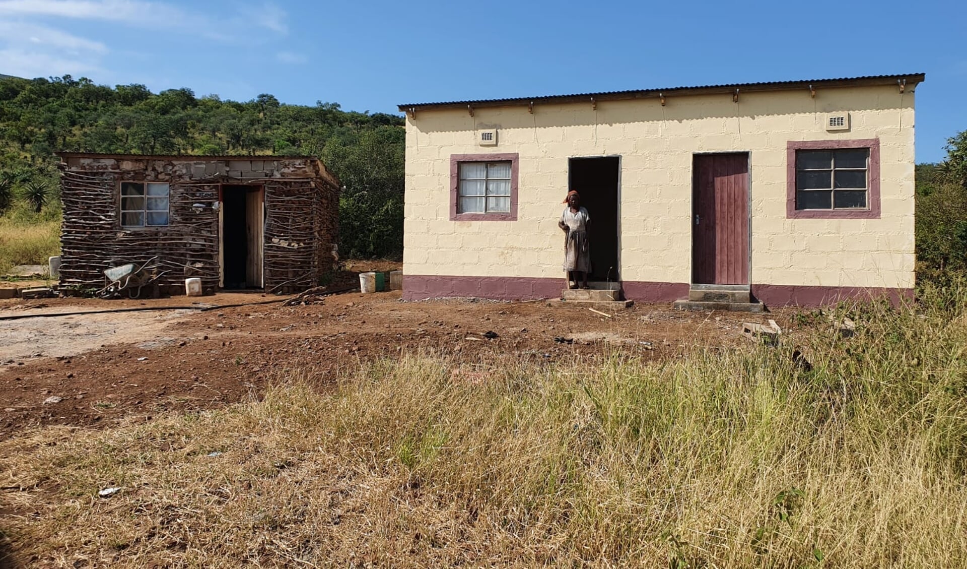 Het oude, en nieuwe huis van Busishiwe uit eSwatini (voormalig Swaziland)