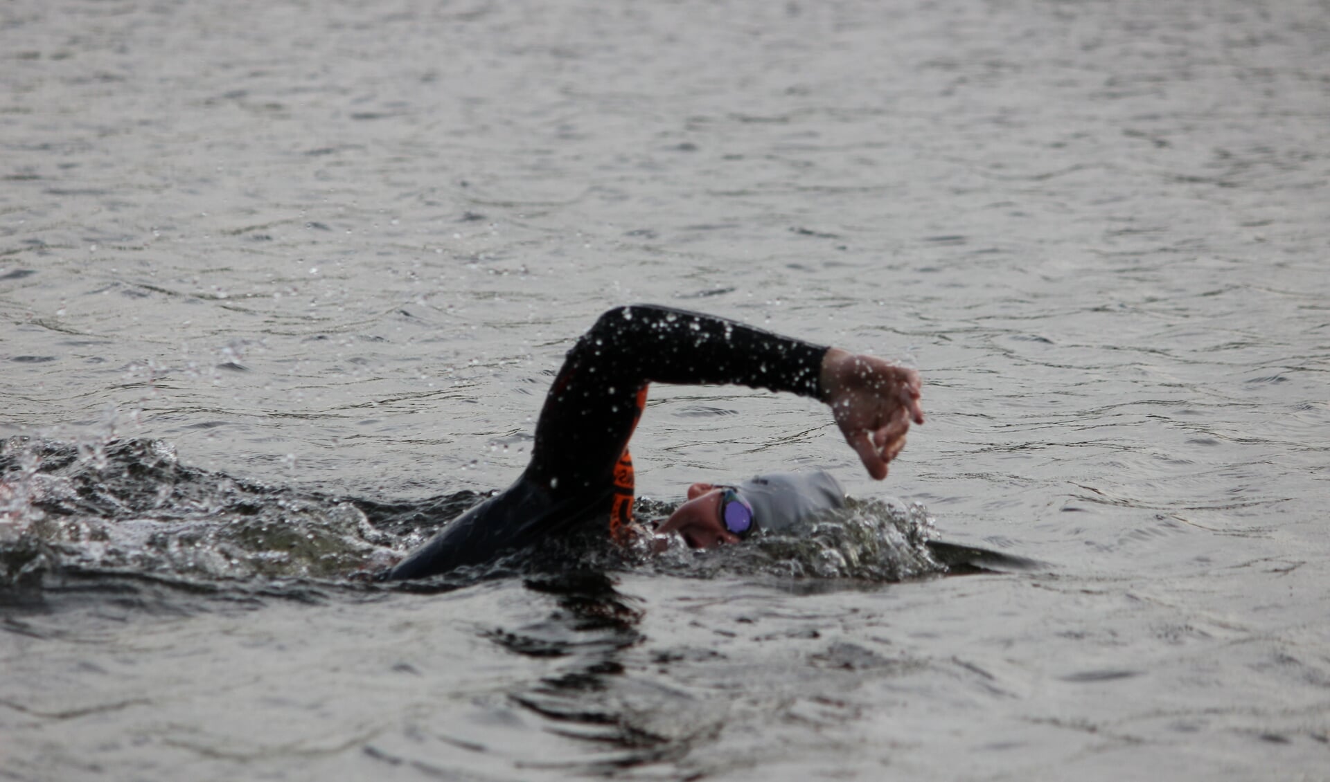 Janne Englebert in actie op het water.