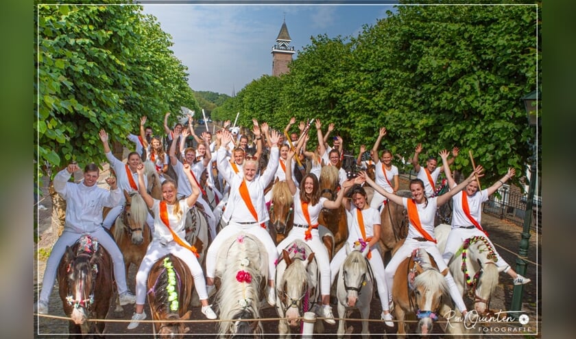 <p>Ringrijderij vereniging “Ons Genoegen”.</p>