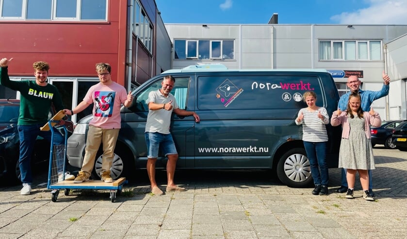 De medewerkers hebben een busje nodig om van A naar B te komen.