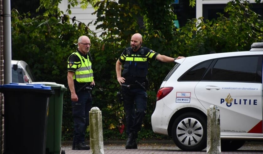 De politie kwam met meerdere voertuigen ter plaatse.