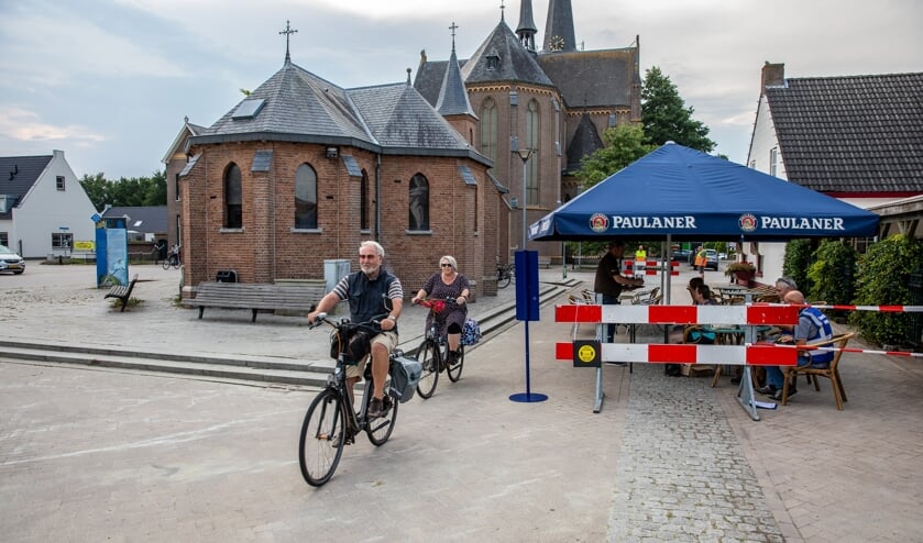 <p>Deelnemers vertrekken bij het startpunt in Zegge.</p>