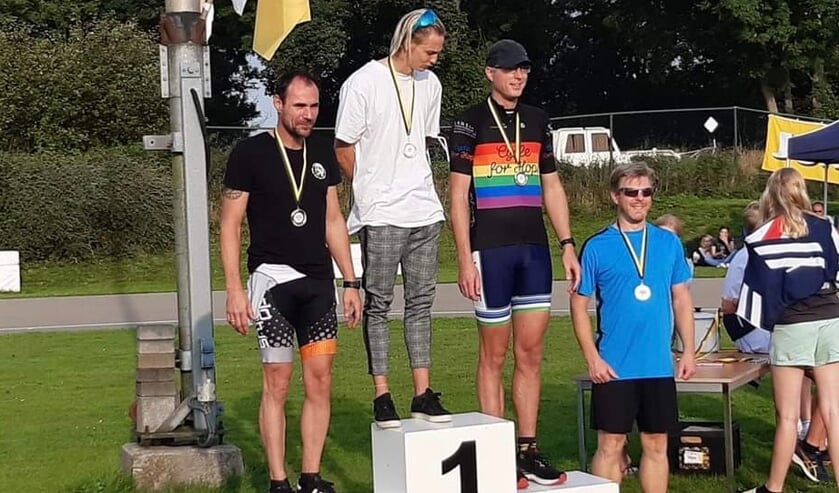 <p>Andy van Houte op plek 2 op het podium in Oudewater.</p>