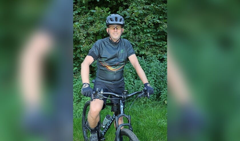 <p>Willem Poppe is fan van mountainbiken.</p>