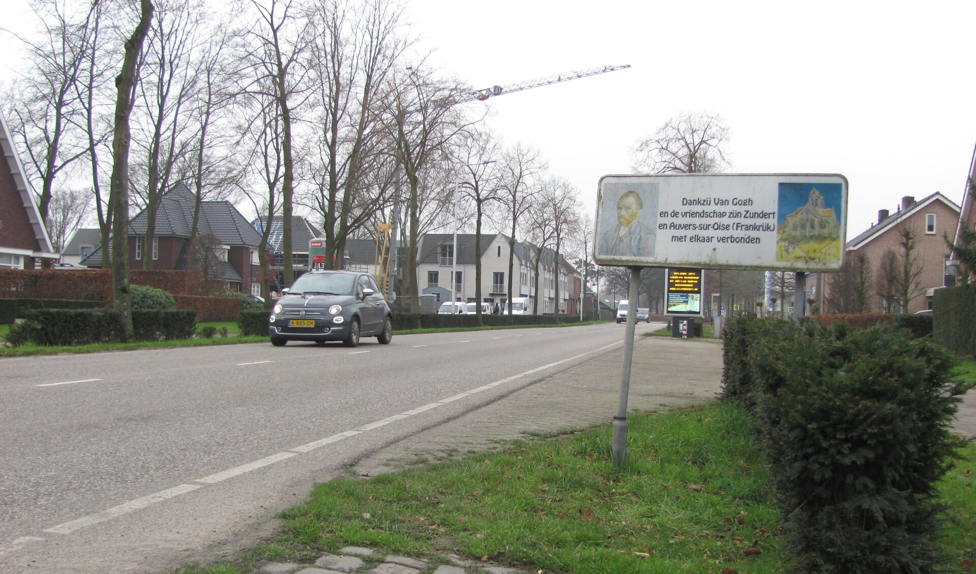 Het asfalt op de Bredaseweg, straks onderdeel van een 30 km/uur-zone, blijft voorlopig liggen.