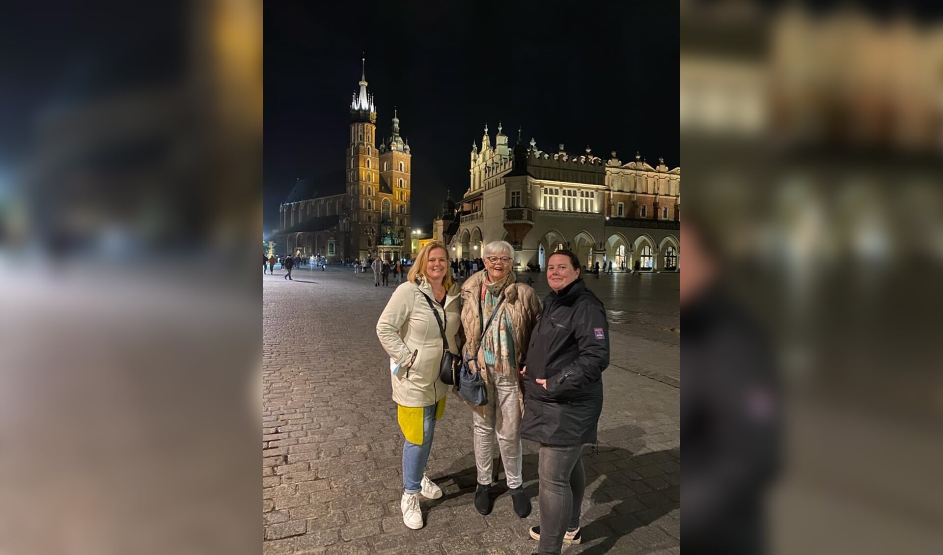 Nienke met dochters Marjan en Liesbeth, na 40 jaar terug in Polen-Krakow