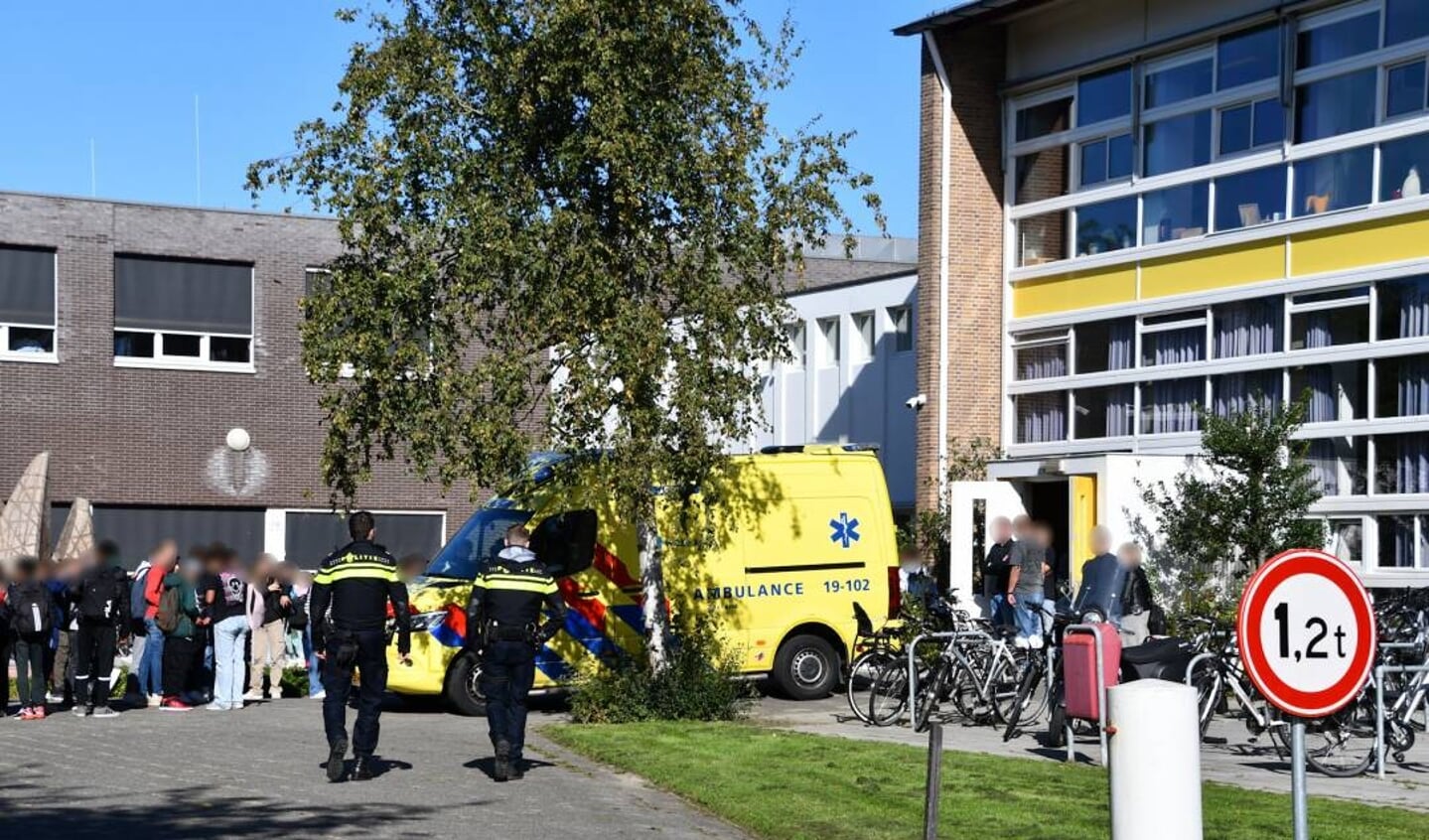 Politie en Ambulance bij CSW van de Perre in Middelburg