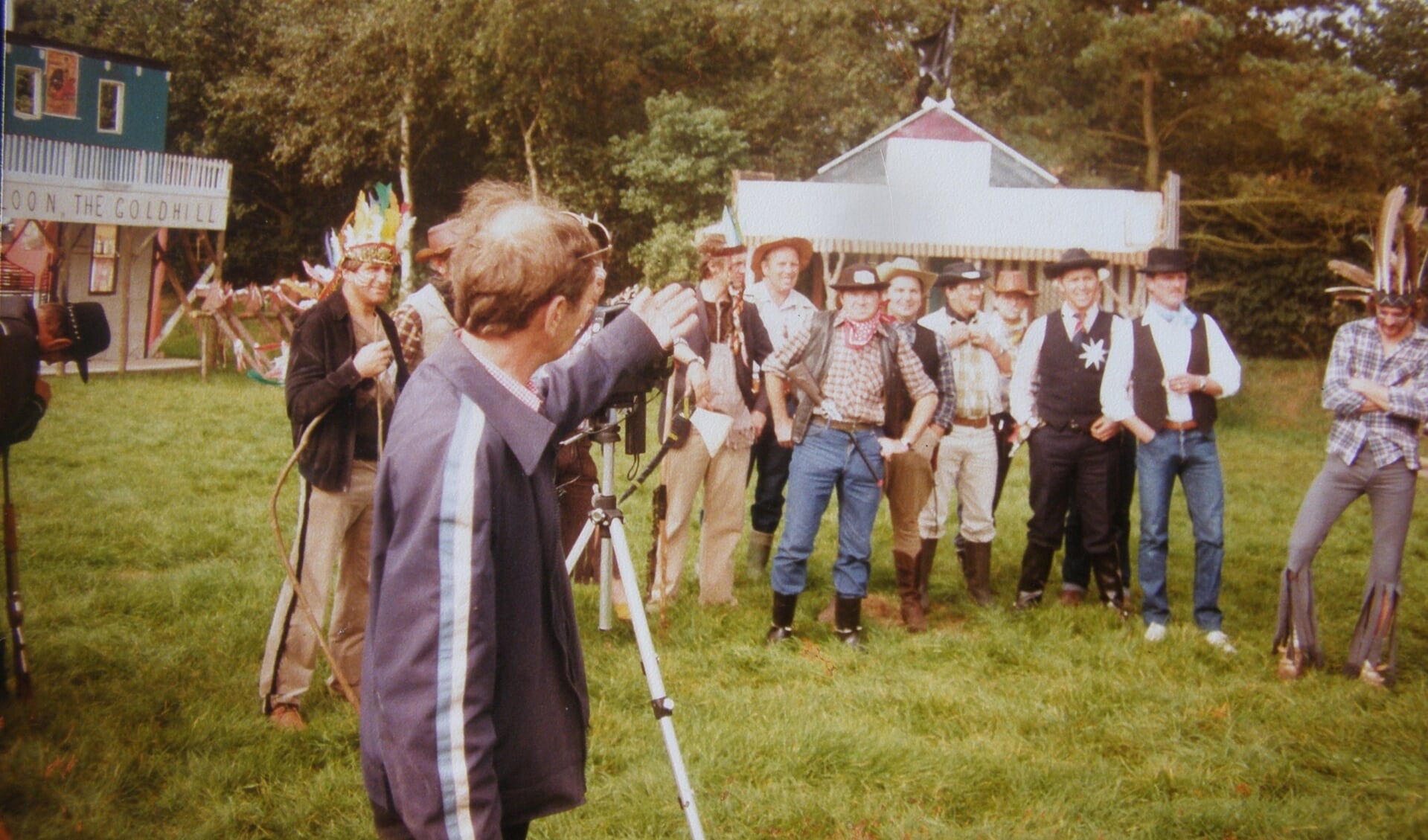 Beeld van de filmset in de Smokstraat in september 1985.