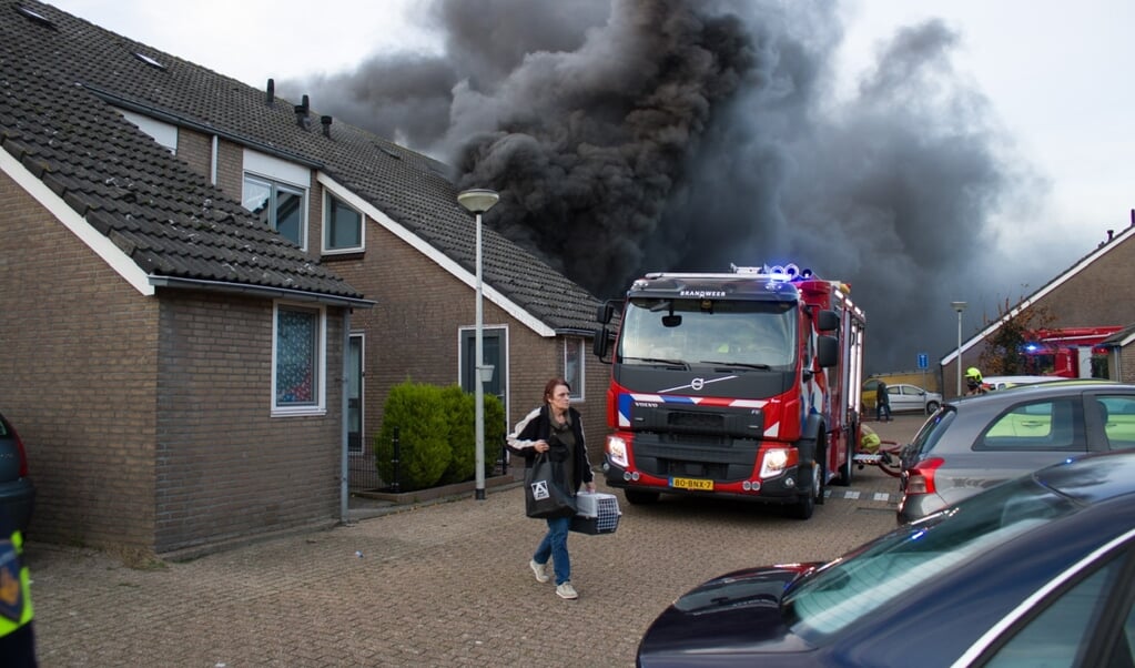 Uitslaande Woningbrand In Bergen Op Zoom, Brandweer Schaalt Op Naar ...