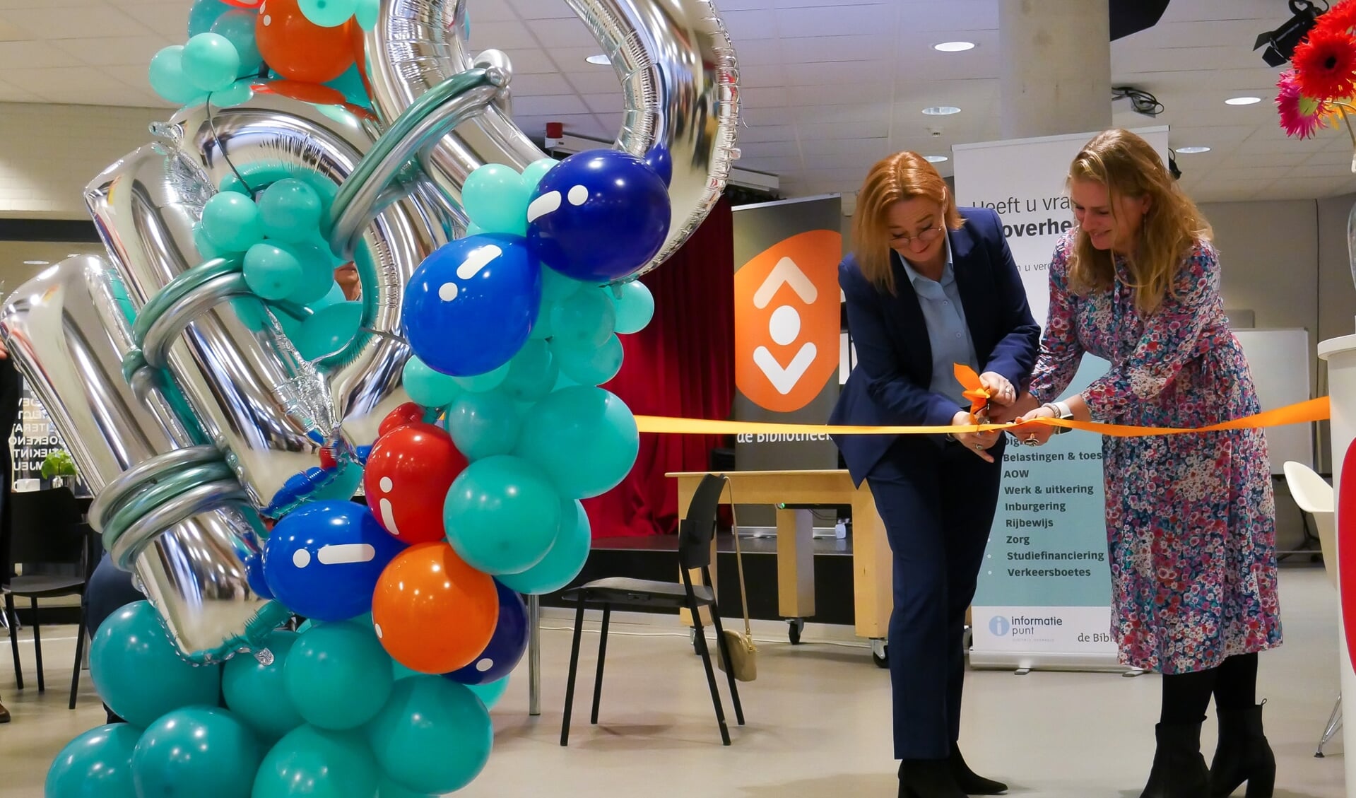 Opening Informatiepunt Digitale Overheid in bibliotheek Zevenbergen.