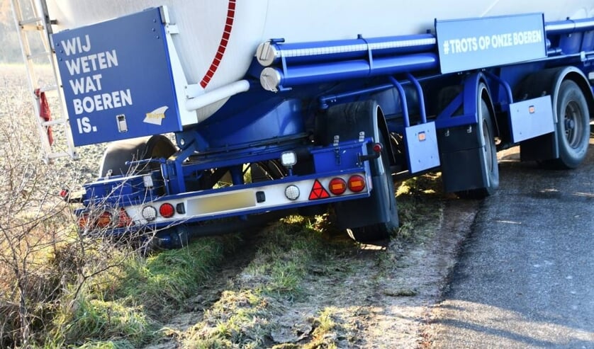 Vrachtwagen Belandt Door Gladheid In Berm Middelburg - Oozo.nl