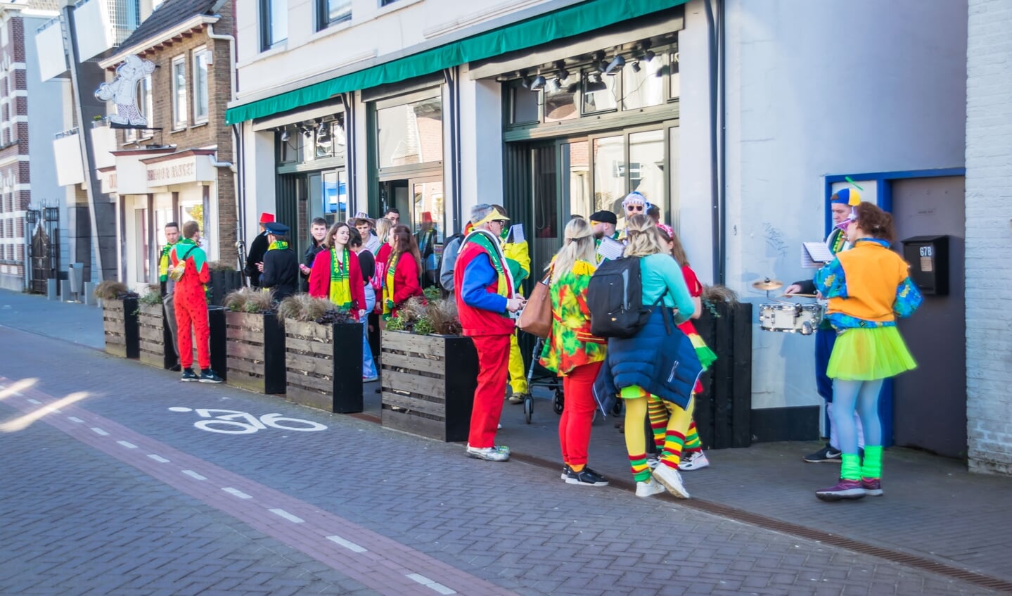 klunen kroegentocht Banaonblussersrijk Zundert carnaval CV De Banaonblussers