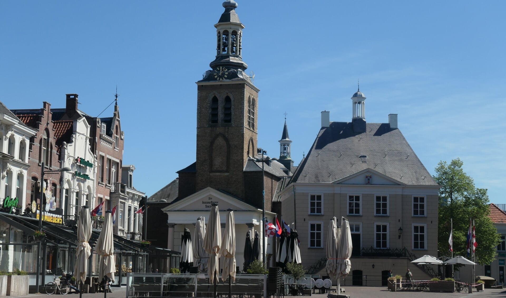 Sint Jan vanaf Oude Markt.