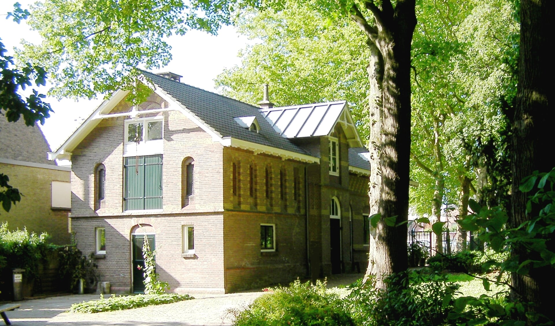 Toegangsgebouw van het Arboretum Oudenbosch, een rijksmonument uit 1889