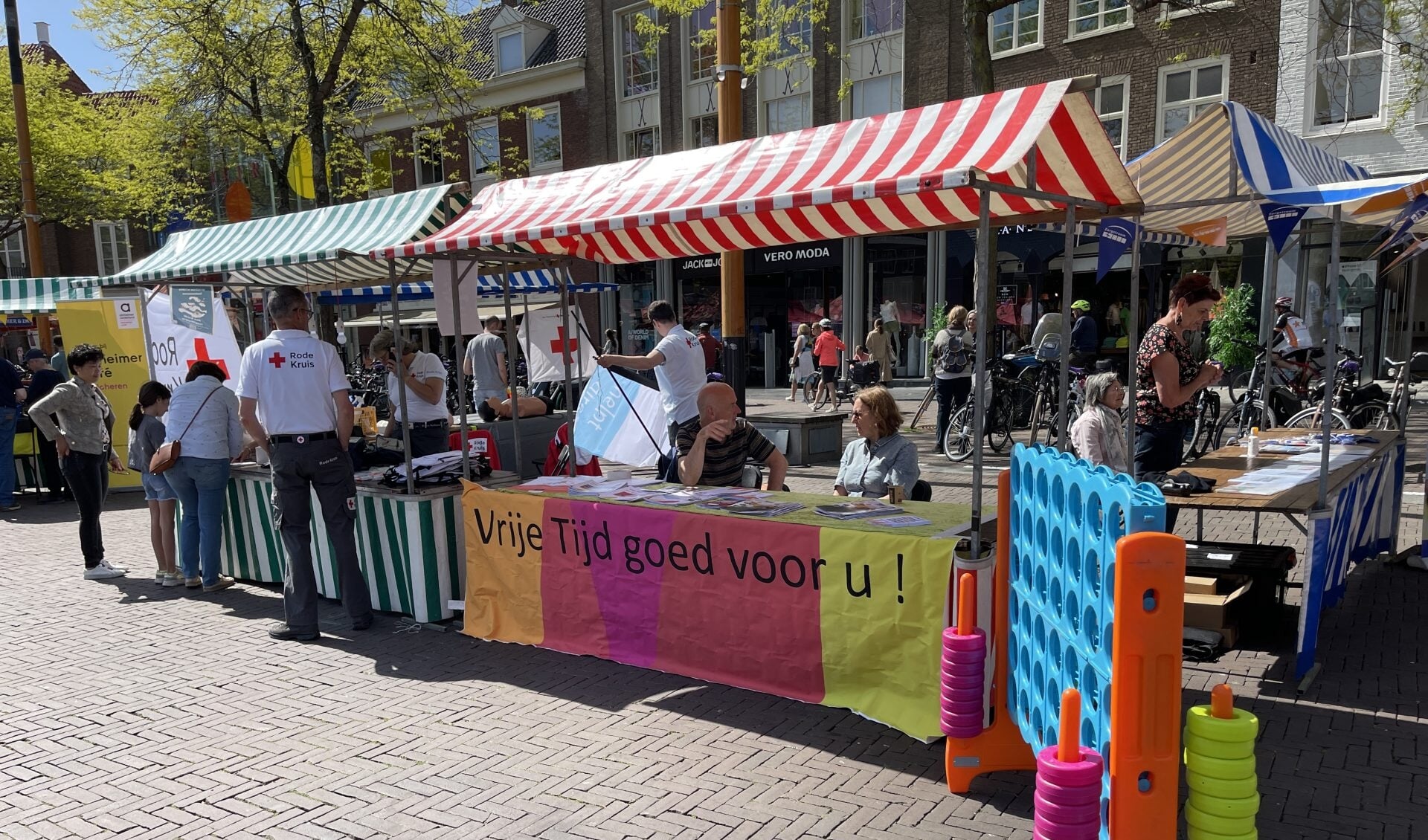 Kraampjes op de Vrijwilligersmarkt in Middelburg, 14 mei 2022