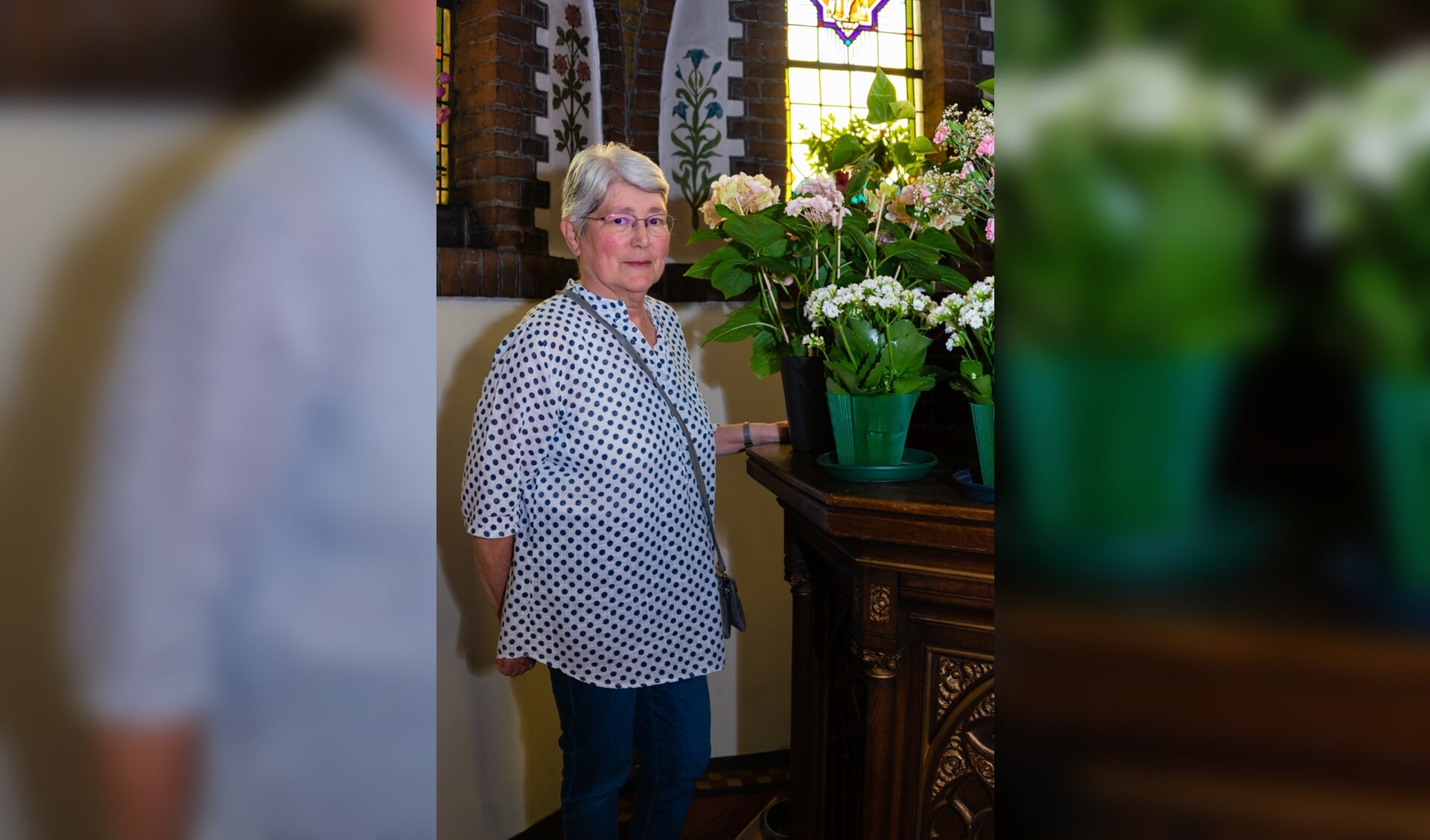 Irene Hagedoorn poetst al bijna dertig jaar wekelijks de kapel in Zegge