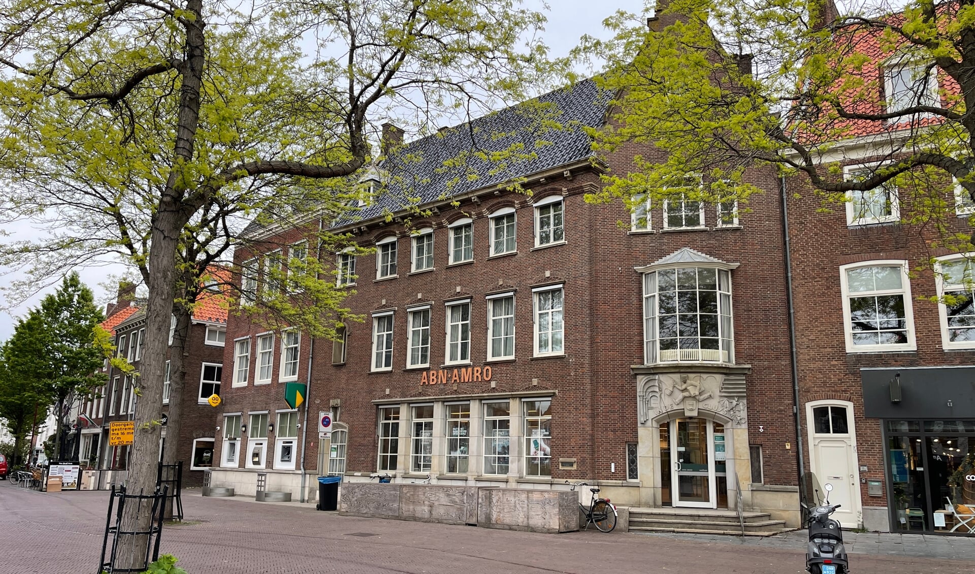 Het kantoor van ABN AMRO aan de Markt in Middelburg