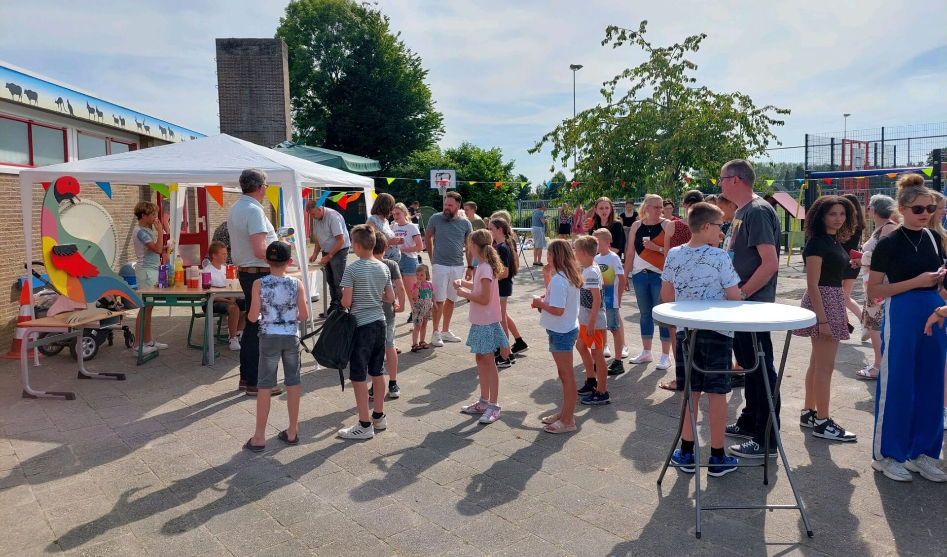 Gezellig samenzijn op het schoolplein