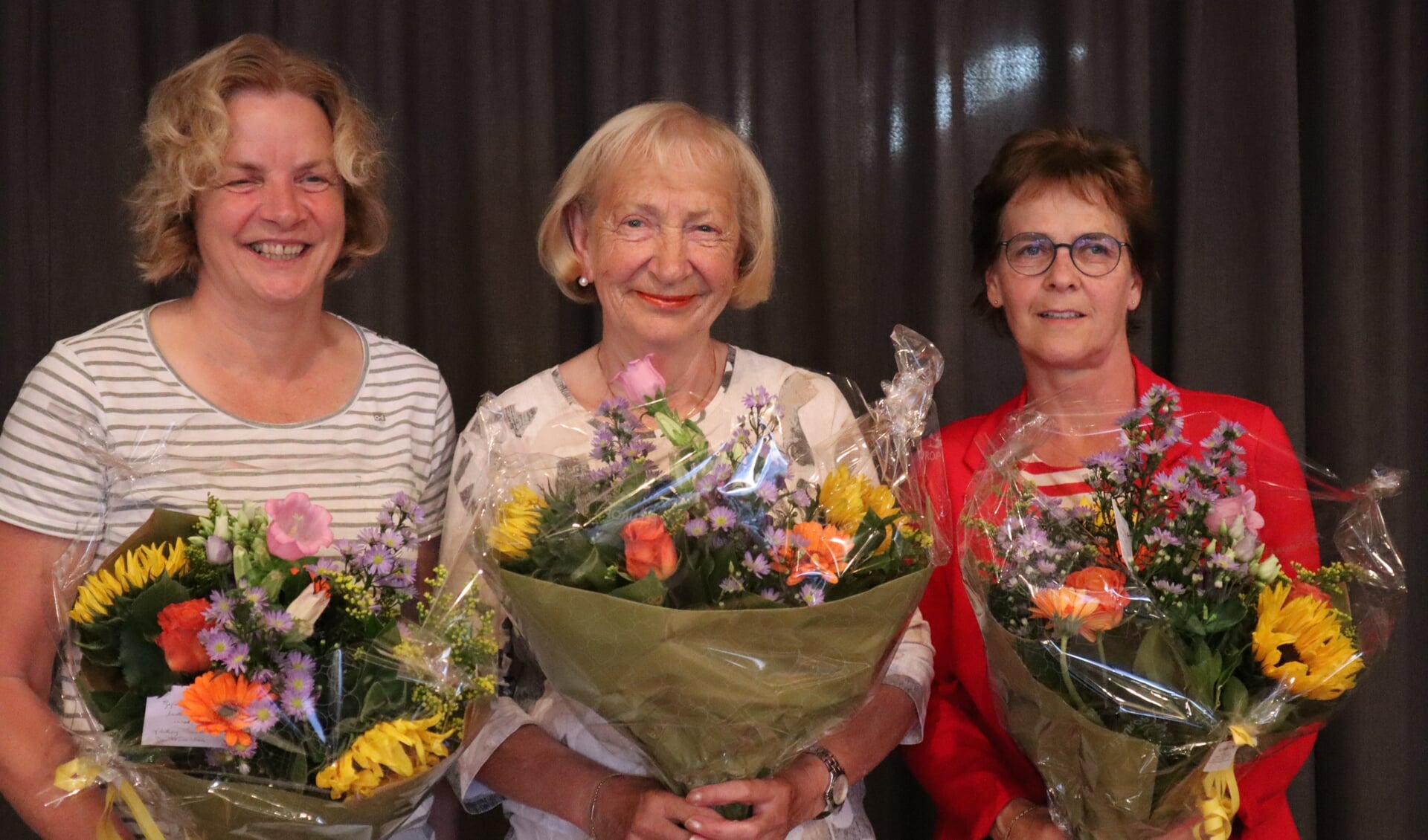 jubilarissen Mientje Peeters, Lea van Erk en Carina Roelands