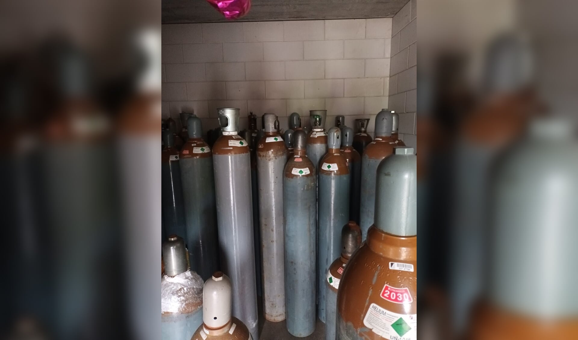 Ontkennen plan mentaal Duizenden liters helium gevonden in Bredase garageboxen: 'Levensgevaarlijk'  | BredaVandaag - Hét nieuws uit Breda