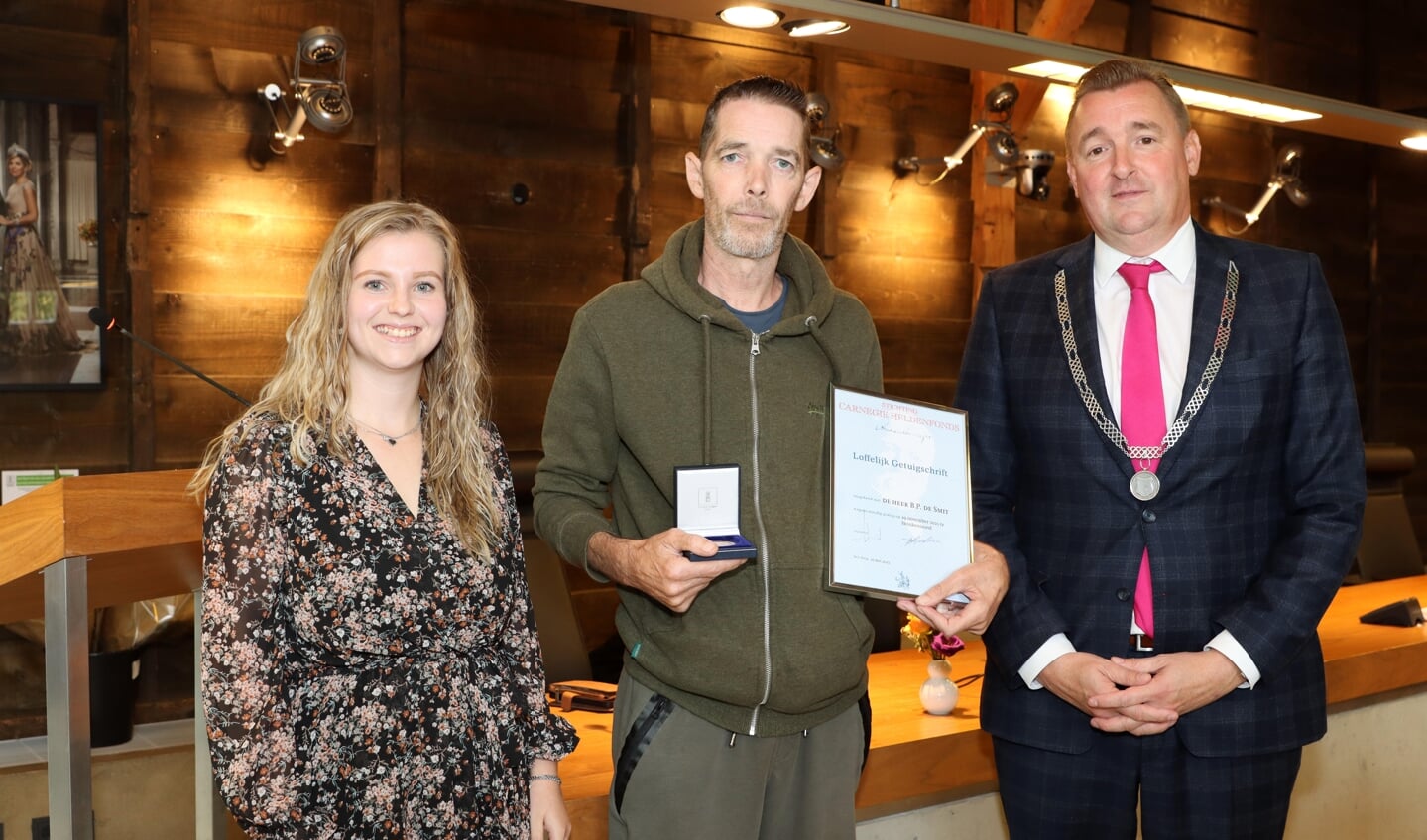 Nienke Fierloos, Bennie de Smit en burgemeester Dijksterhuis.