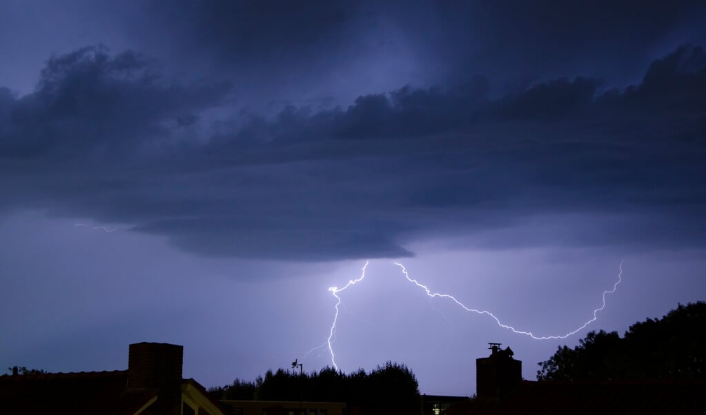 Vanavond Code Geel Vanwege Pittige Onweersbuien | BredaVandaag - Hét ...