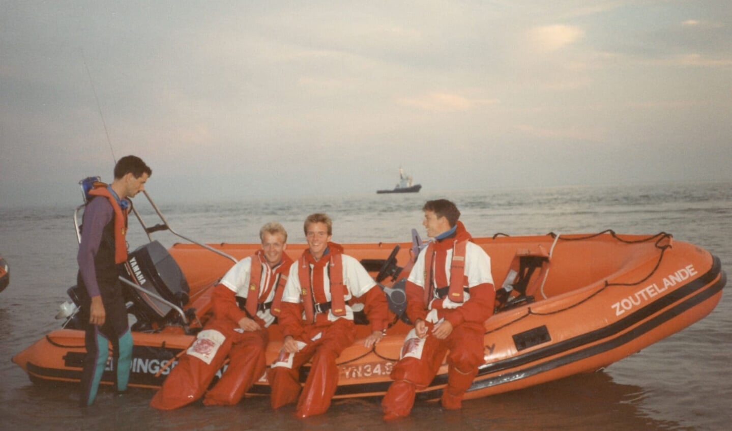 Oude foto van strandwachten van de Van Dixhoornbrigade