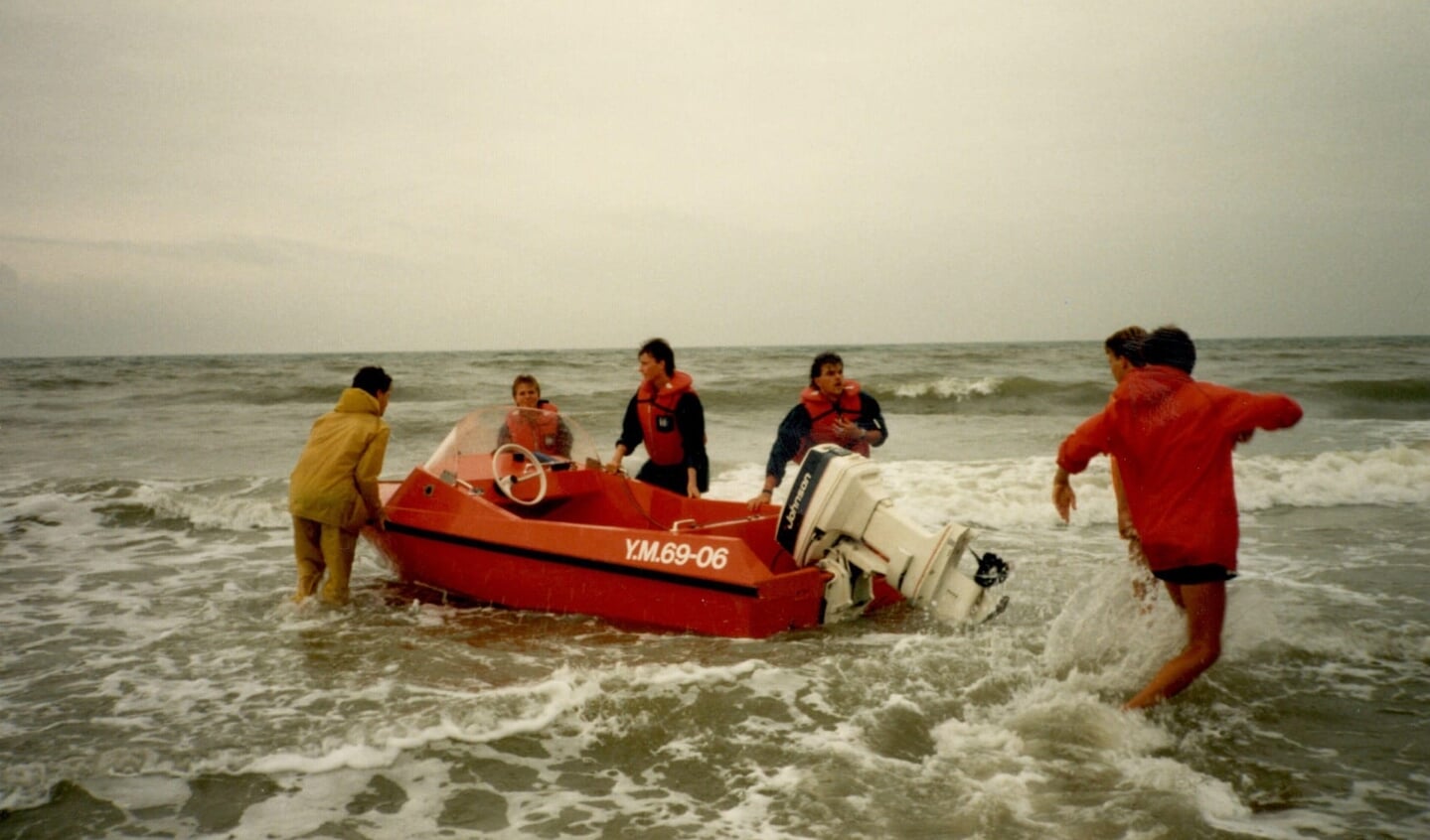 Oude foto van strandwachten van de Van Dixhoornbrigade