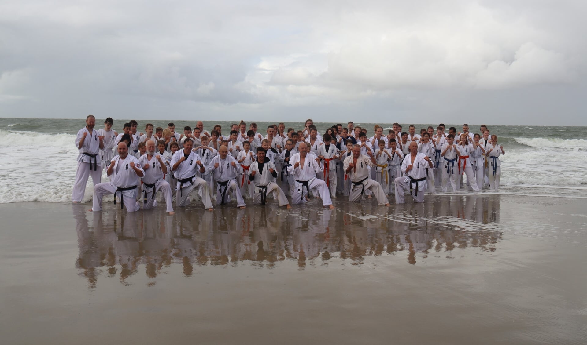 Kyokushin karate groep in zee Neetje Jans