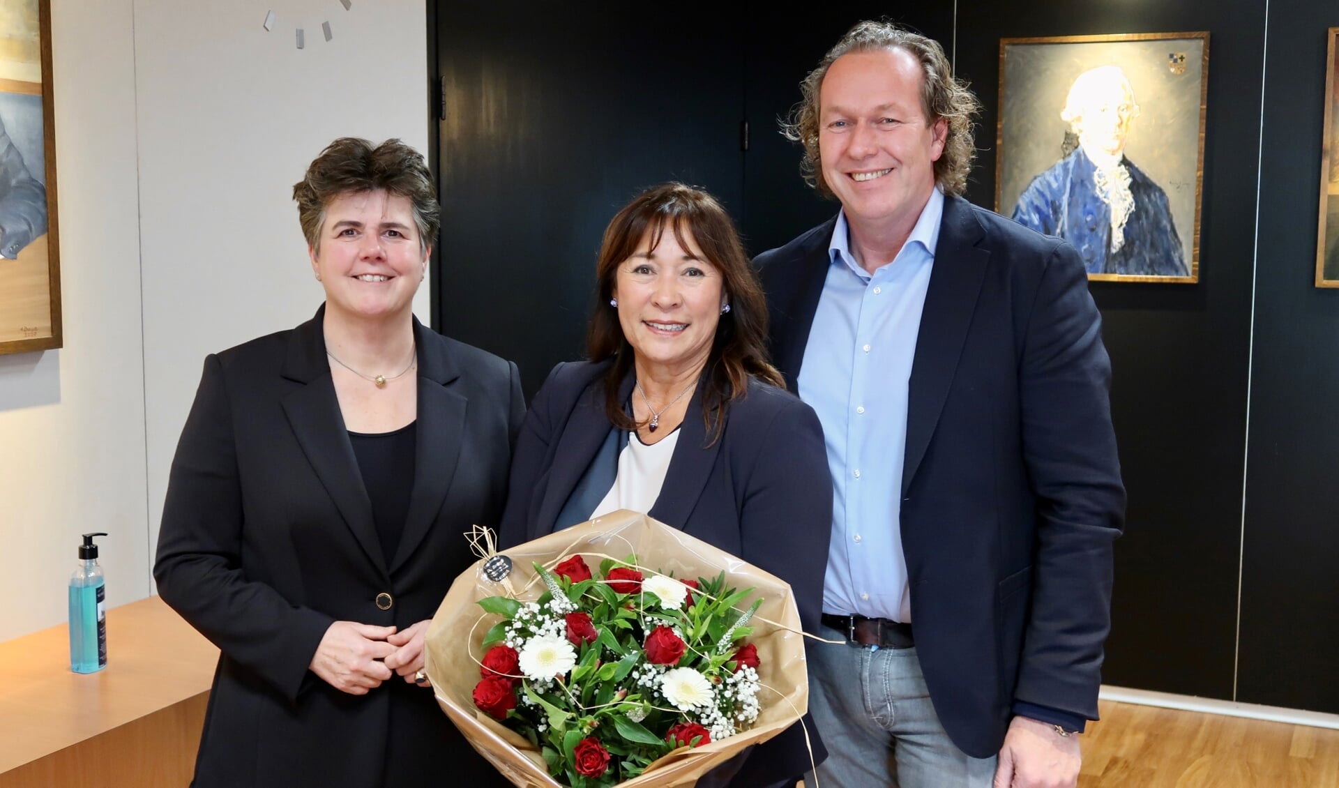 V.l.n.r. Ina Adema, burgemeester Marjolein van der Meer Mohr en Pierre van de Wijngaart. 