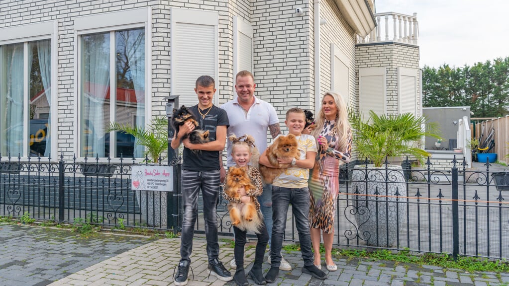 Familie-Kouwen-schittert-in-nieuw-seizoen-van-RTL5-programma--Bij-ons-op-het-Kamp-