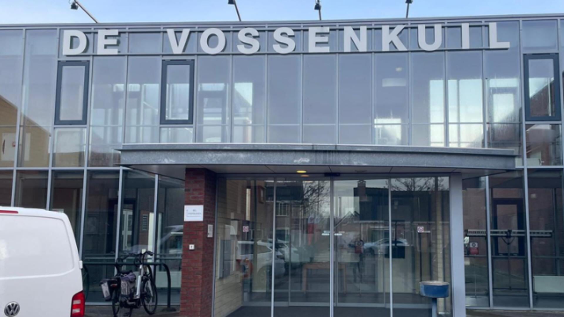 De bieb van Oud-Vossemeer zit gevestigd in De Vossenkuil.
