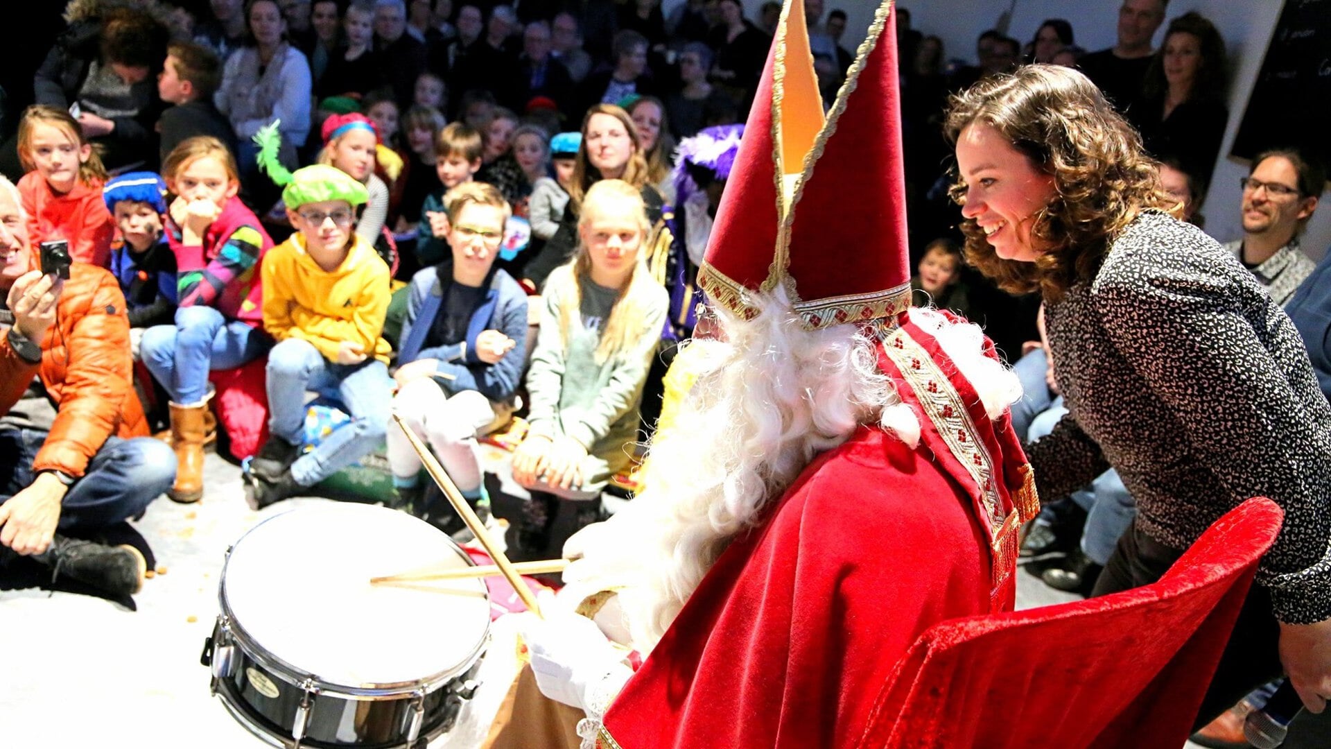 Sinterklaas brengt elk jaar een bezoekje aan de Thoolse muziekvereniging