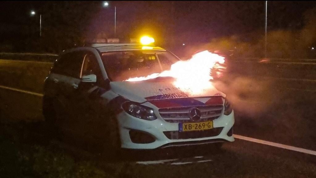 Politieauto Vliegt In Brand Op De A58 Onderweg Naar Een Melding ...