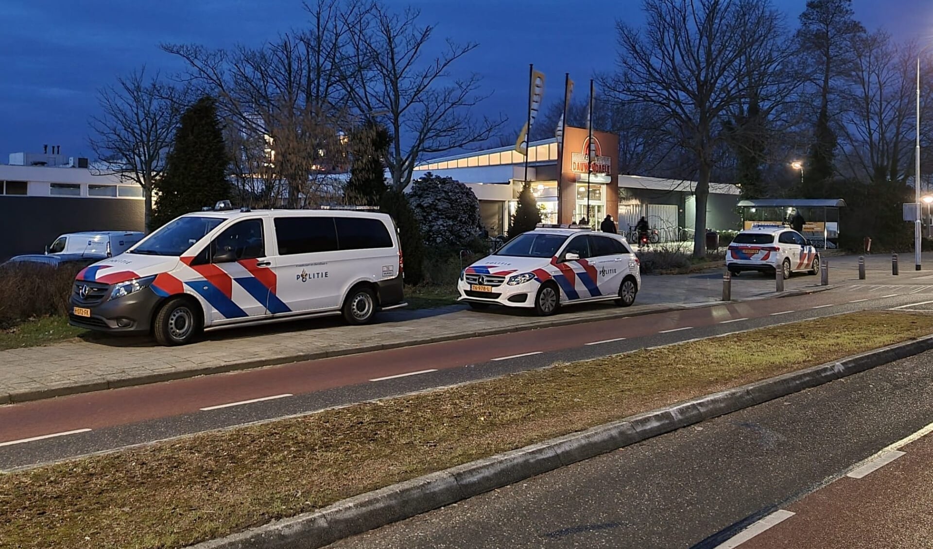 Politie ter plaatse na de overval in de Vrijlandstraat op 10 februari