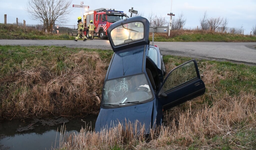 Auto Belandt In Sloot Bij Ongeval Nieuwdorp - Al Het Nieuws Uit Beveland