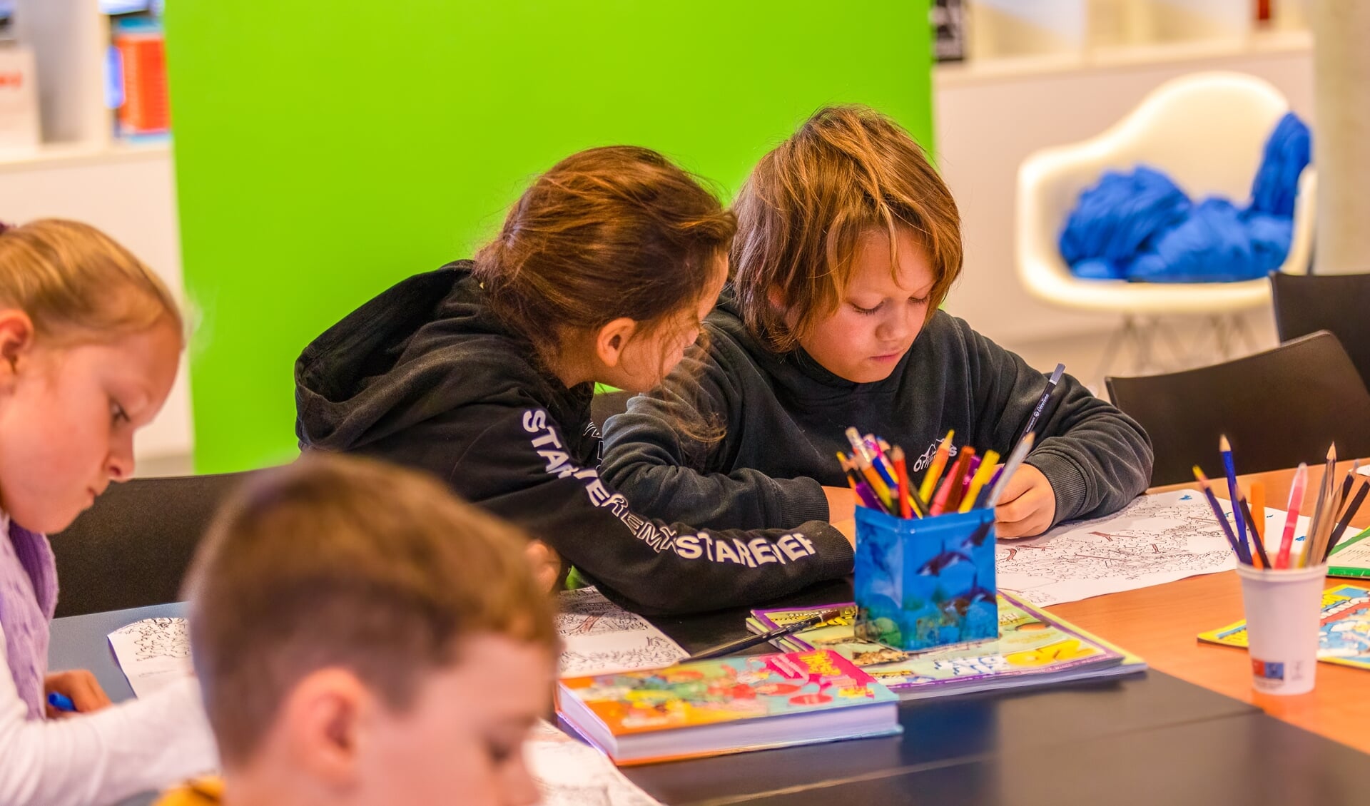 Tijdens de BiebFabriek ga je creatief aan de slag met kleur