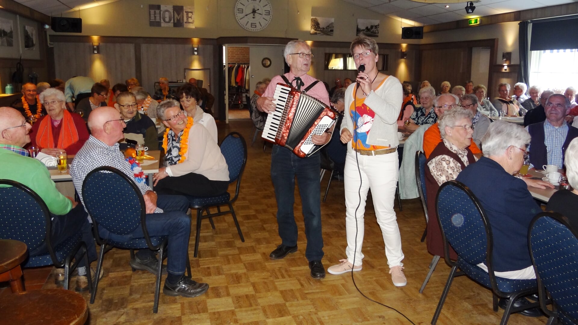 Het NiCha-ensemble tijdens een van de voorgaande edities van het Oranjefeest voor Rijsbergse ouderen.