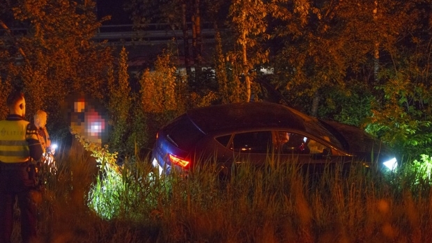 Automobilist Vliegt Uit De Bocht Op A4 - Oozo.nl