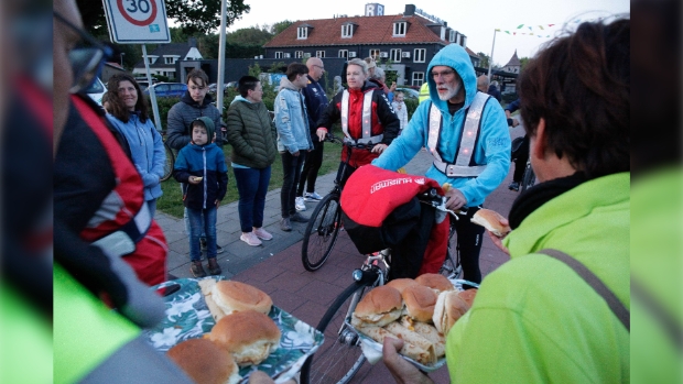 Feestelijke ontvangst van de Roparunners: geregeld in Woensdrecht!