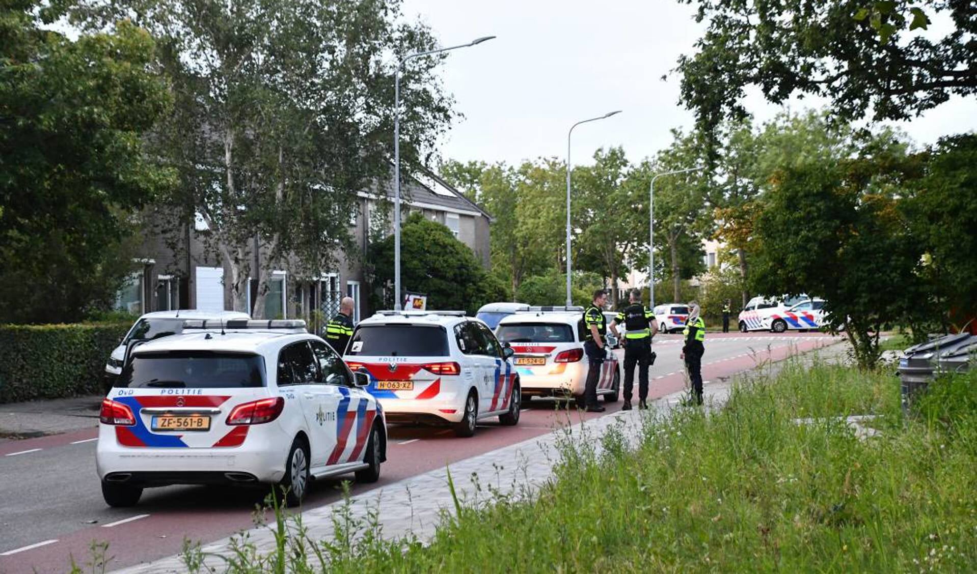 Meerdere auto's van de politie ter plaatse in Dauwendaele