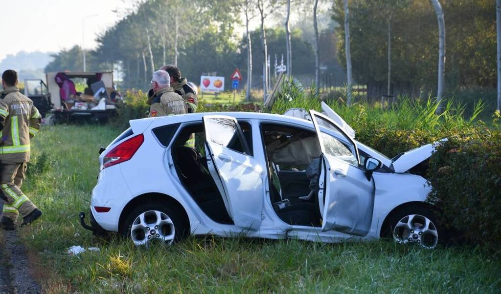 Twee Gewonde En Veel Schade Bij Botsing Op De N Bij Vrouwenpolder