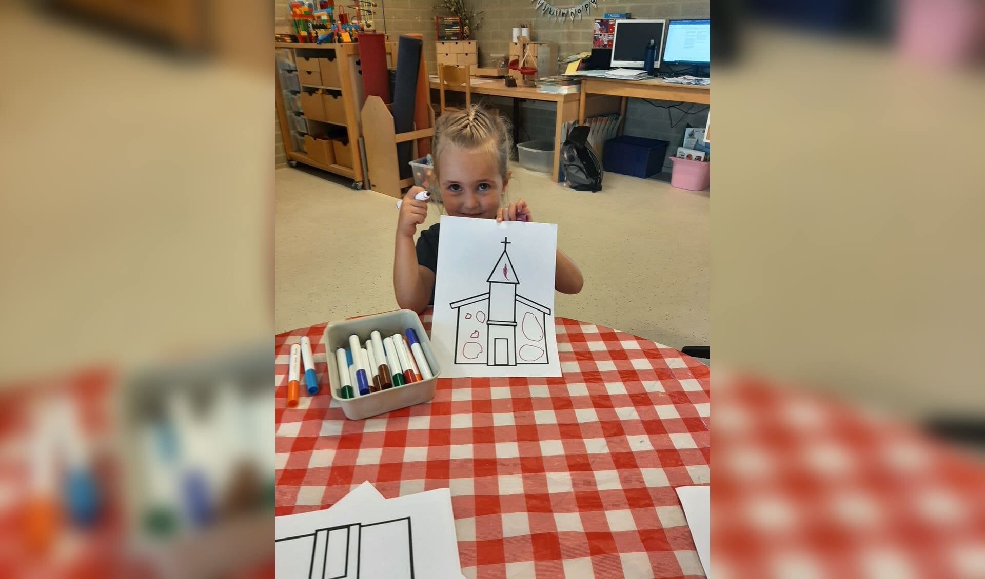 Voor Cultuur uit de Zak gaan kinderen in 's-Heerenhoek creatief aan de slag met 'Geloof in de toekomst'.