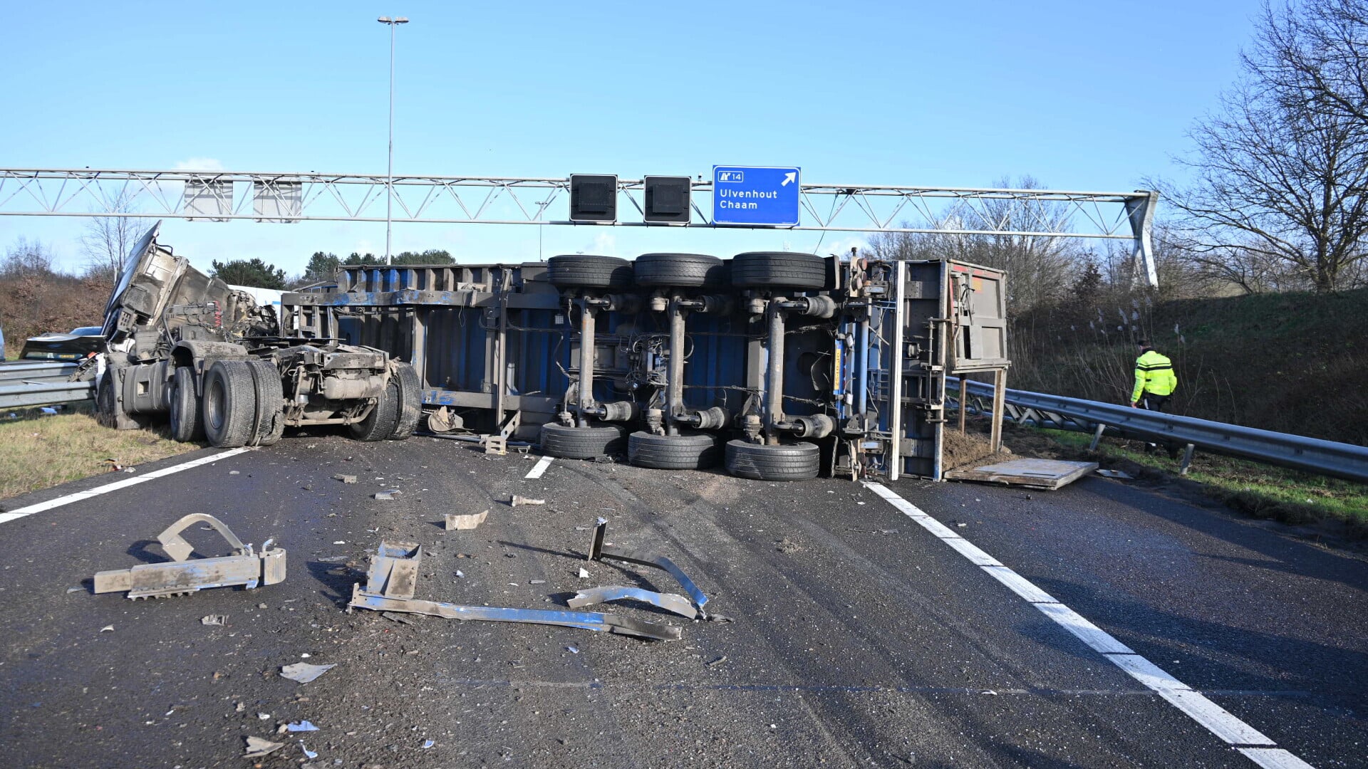 Vrachtwagen Kantelt Op A58 Bij Ulvenhout: Snelweg Dicht, 45 Minuten ...