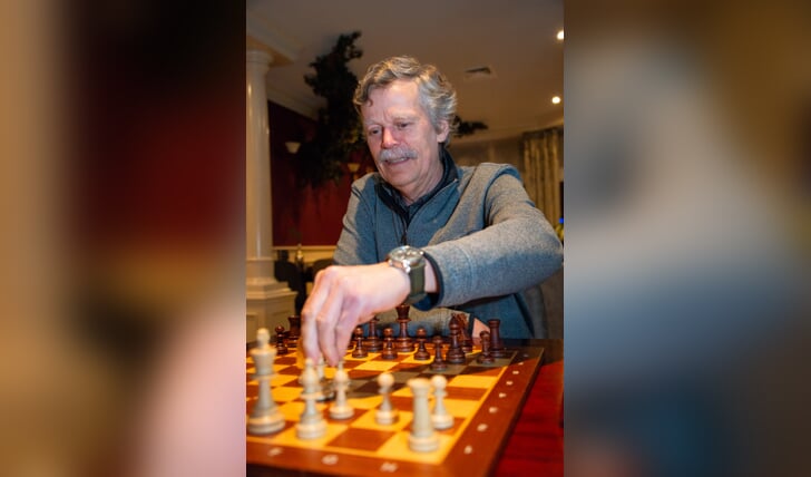 Ad Bruijns is voorzitter van de Rucphense schaakvereniging Eeuwig Schaak die haar 40-jarig bestaan viert.