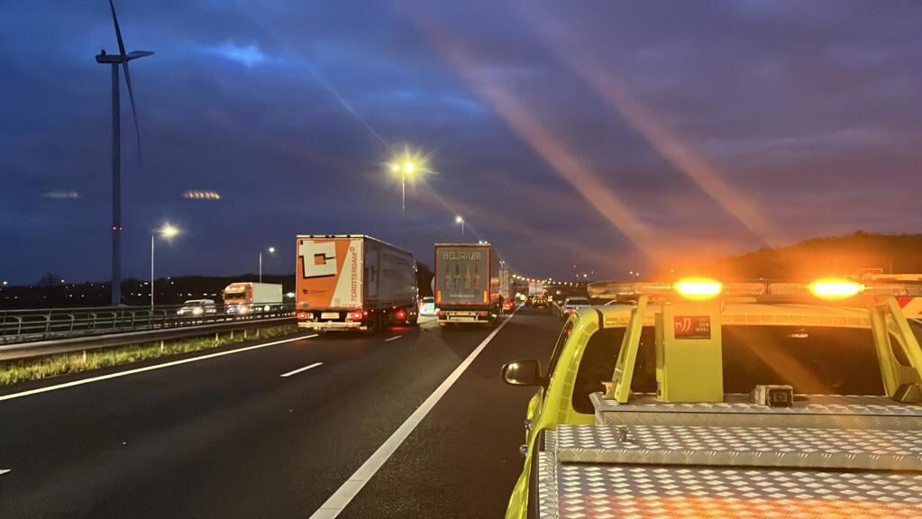 A16 Richting België Afgesloten Door Ernstig Ongeluk Tussen Motor En ...