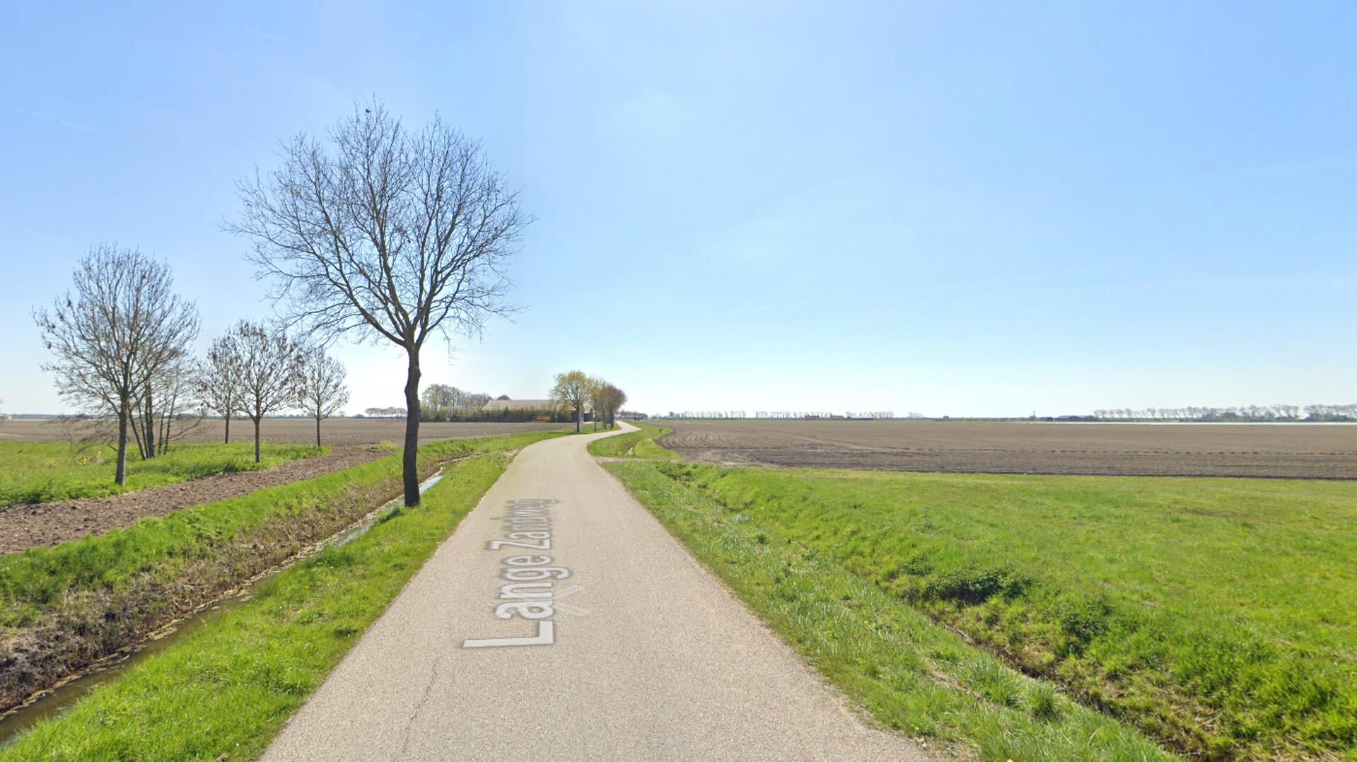 De Lange Zandweg tussen Poortvliet en Strijenham.
